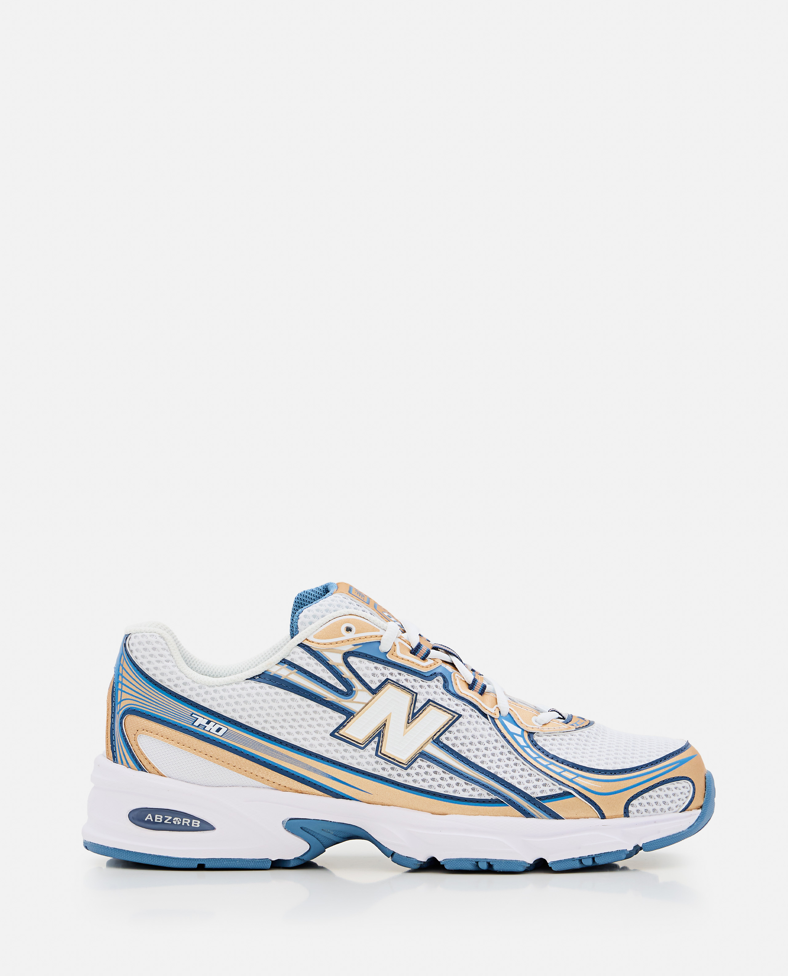 스니커즈 740